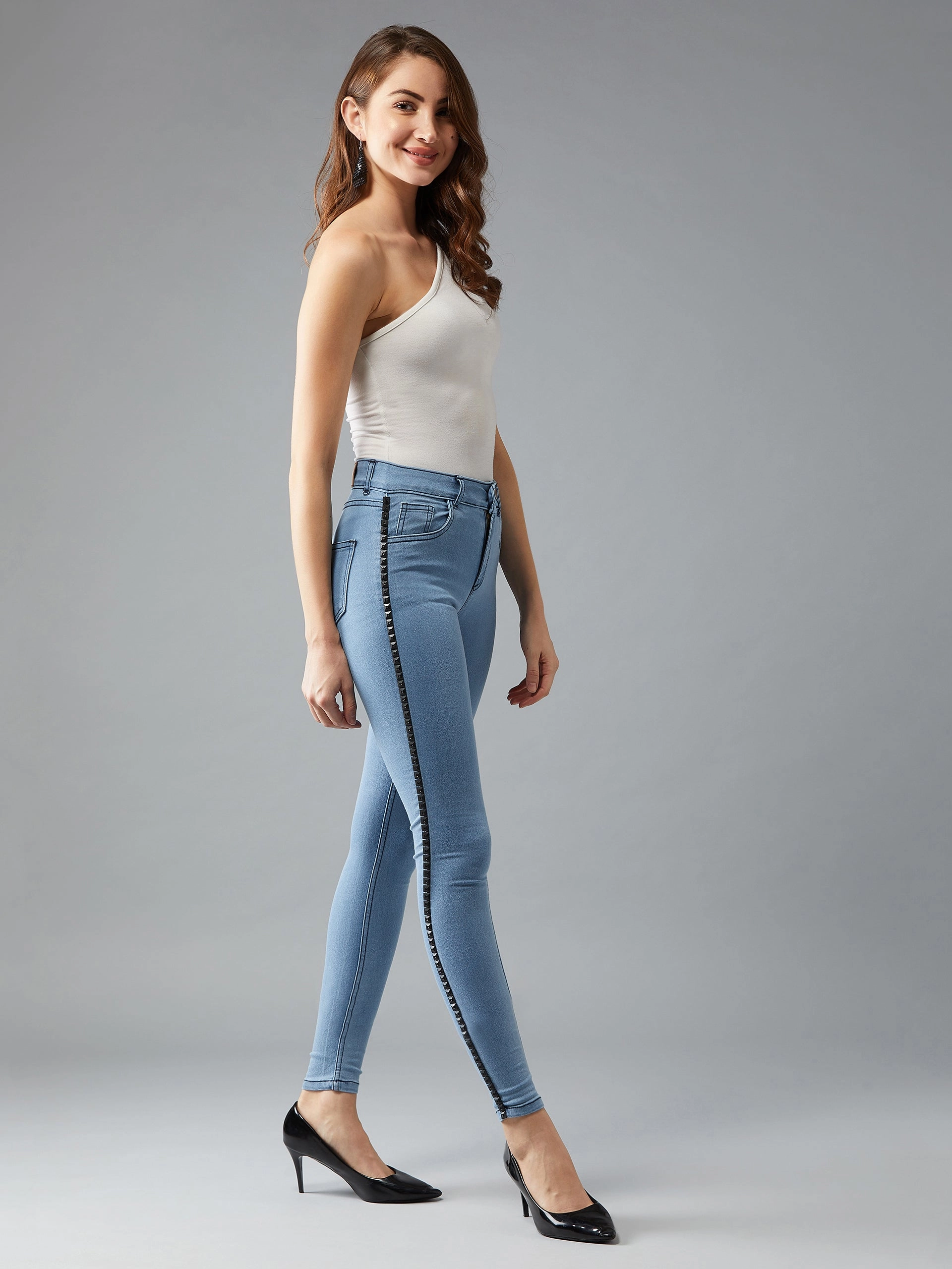 Timeless Fashion Beach Day Winter Warmth Classic Women's Light Blue Skinny Mid-Rise Metal Tape Detailing Stretchable Denim Jeans