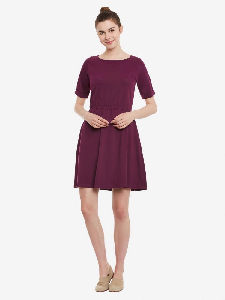 Women's Magenta Solid Round Neck Half Sleeves Knee-Long Skater Dress Spring Vibe
