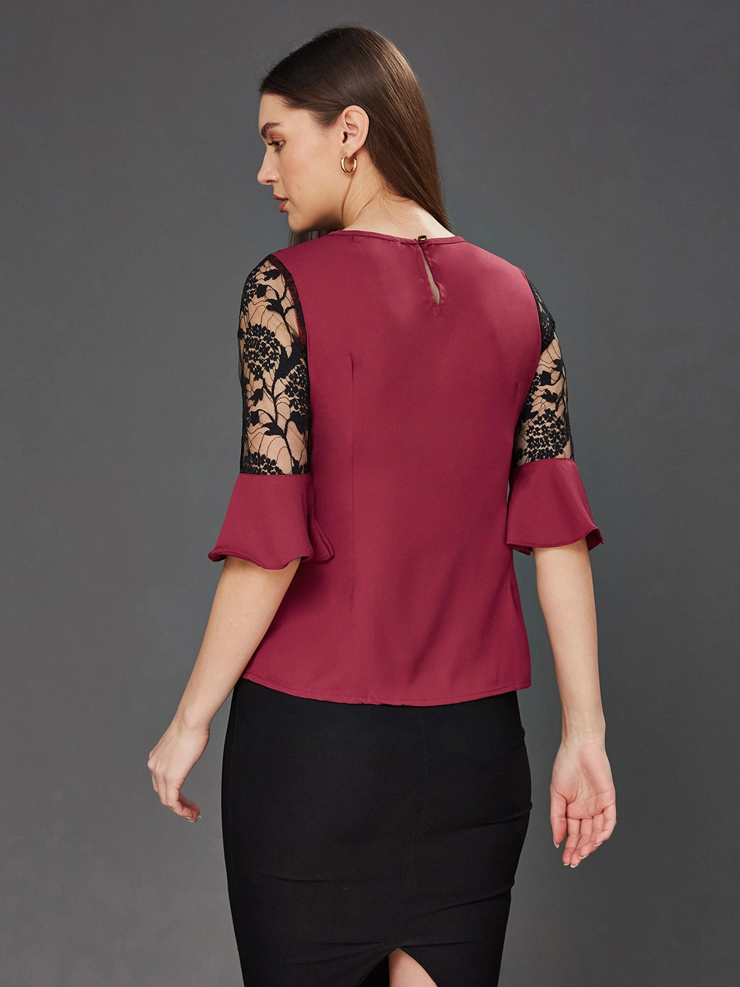 Women's Maroon & Black Solid Round Neck 3/4 Sleeve Relaxed Fit Regular Top Hidden Button Placket MeshPanelIntegration