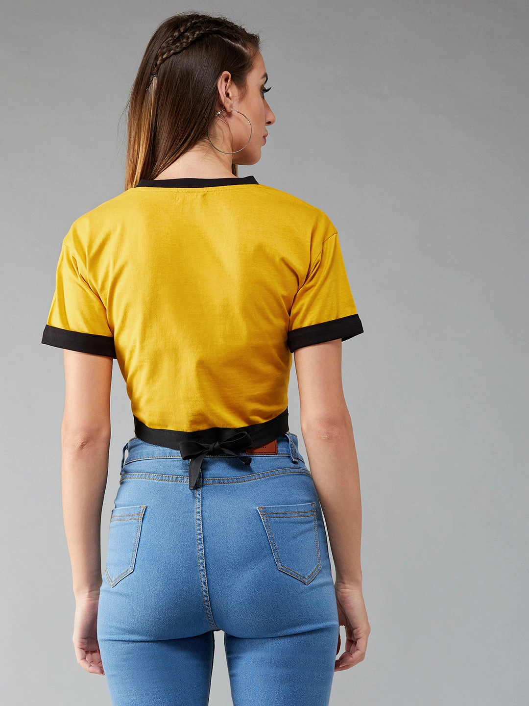 Curved Hem LightweightMaterial Women's Mustard and Black Round Neck Short Sleeve Printed Cropped T-Shirt