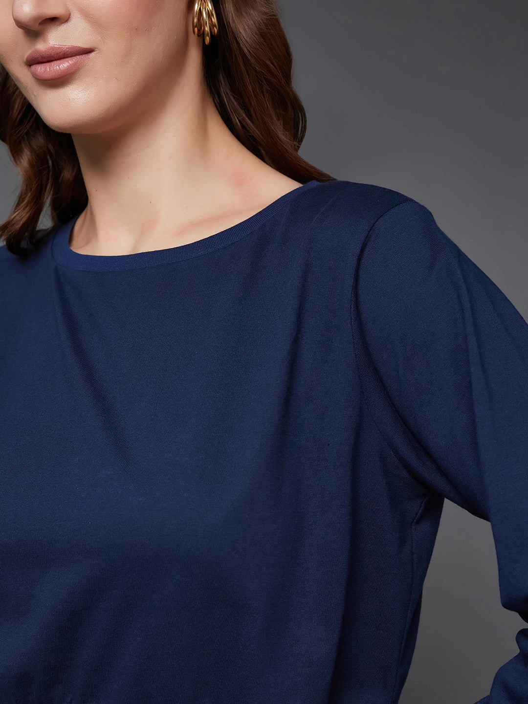 FlatlockStitching Women's Navy Blue Round Neck Full Sleeves Solid Crop Top