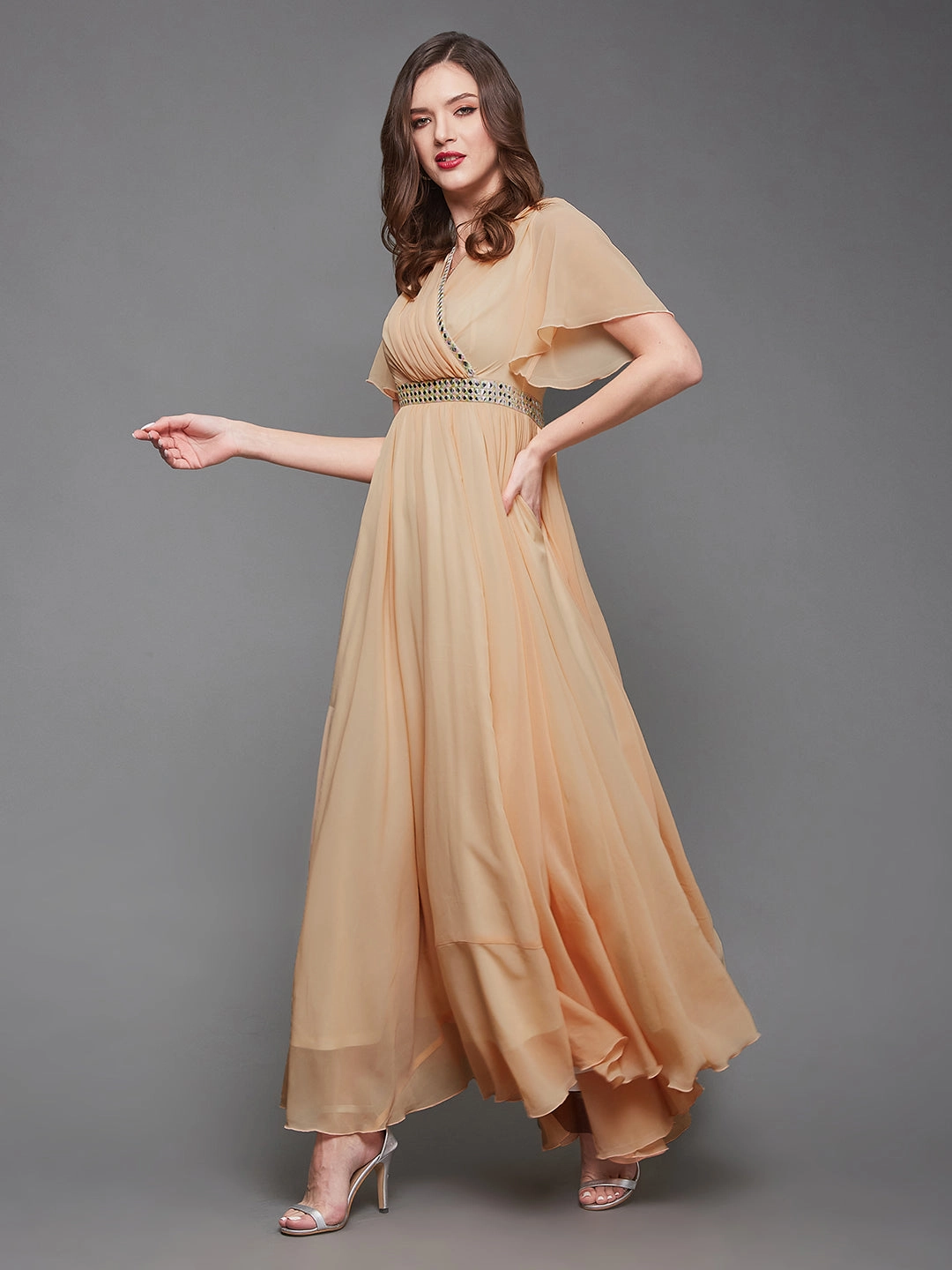 Effortless Look Women's Peach V-Neck Flared Georgette Solid Fit & Flare Maxi Dress
