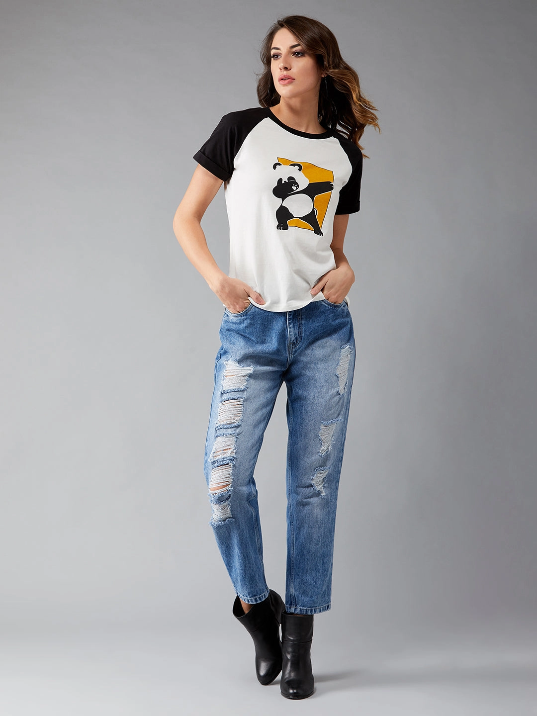 EcoFriendly Dye Process FoamReinforcedCollar Women's White and Black Round Neck Short Sleeve Printed Basic Regular T-Shirt