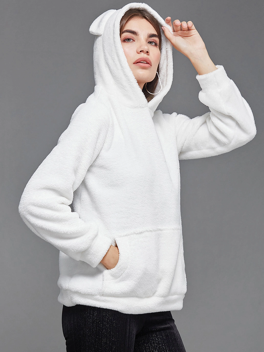 Pocket Details Velcro Fasten Women's White Full Sleeve Solid Patterned Pullover Styled Hooded Sweatshirt
