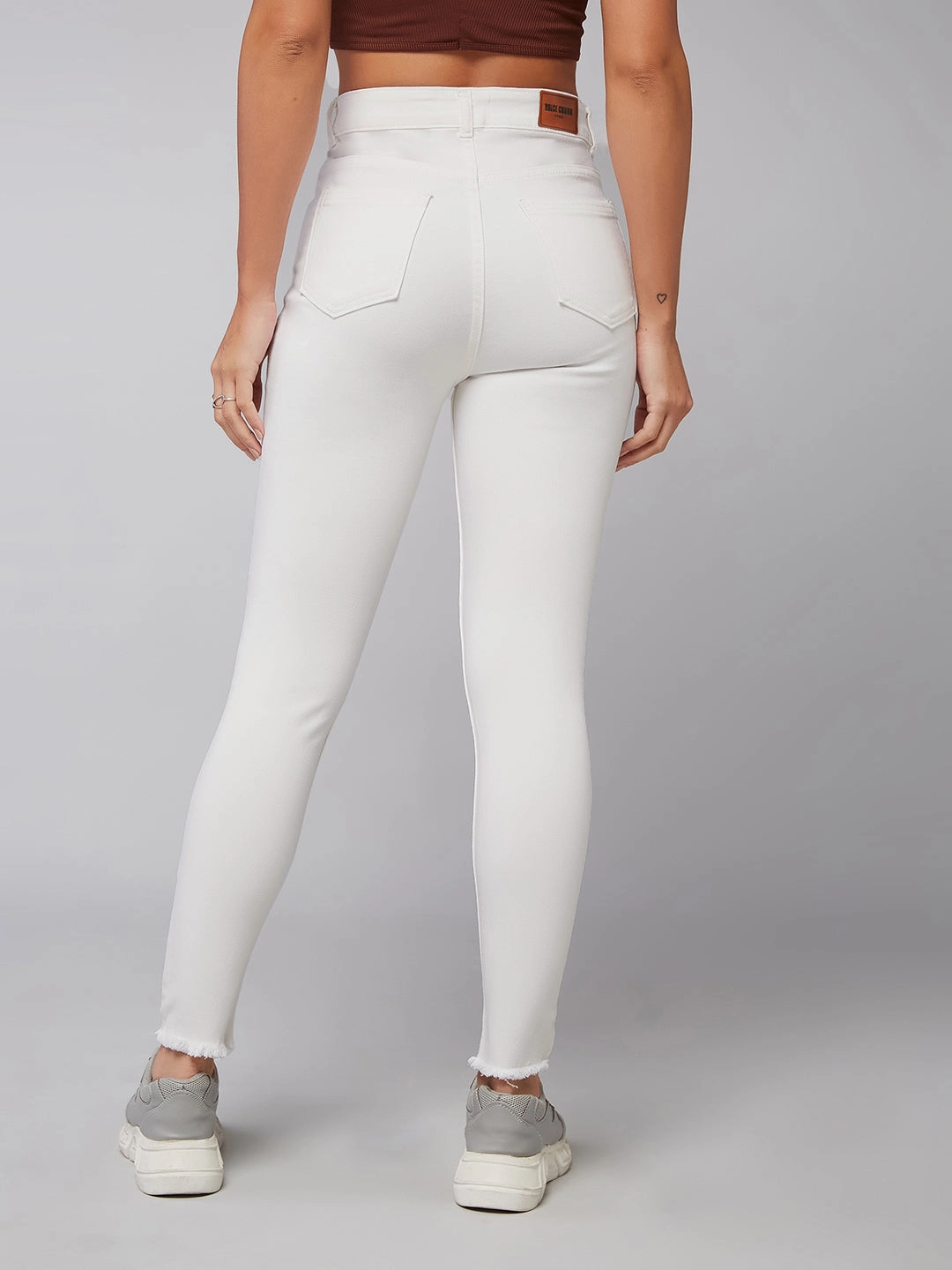 Winter Warmth Festival Outfit Outdoor Adventure Layered Look Women's White Skinny-Fit High-Rise Cropped Raw Edge Detailing Stretchable Denim Jeans