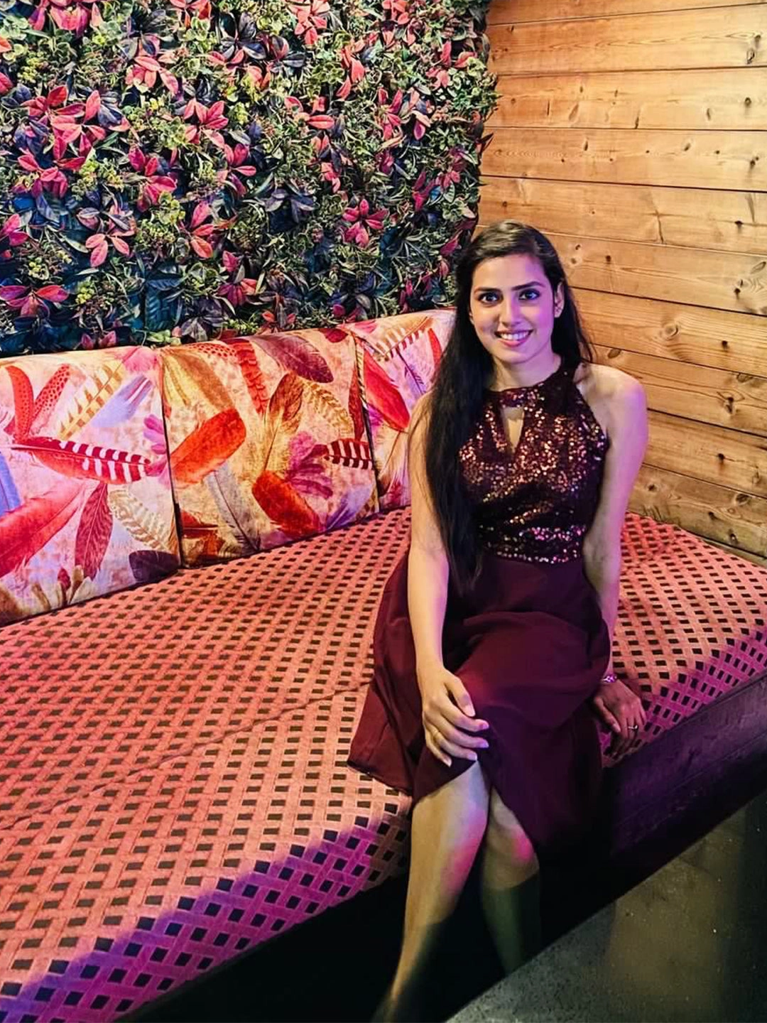 Women's Wine Red Round Neck Sleeveless Solid Sequin Flowy Knee-Long Skater Dress Slim Touch Polished Design