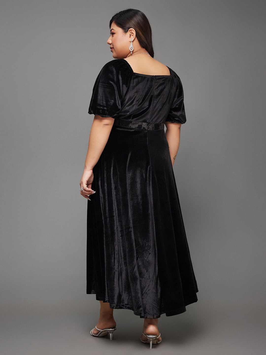 Minimal Aesthetic Body Bliss Black Solid Fit & Flare Midi Velvet Dress