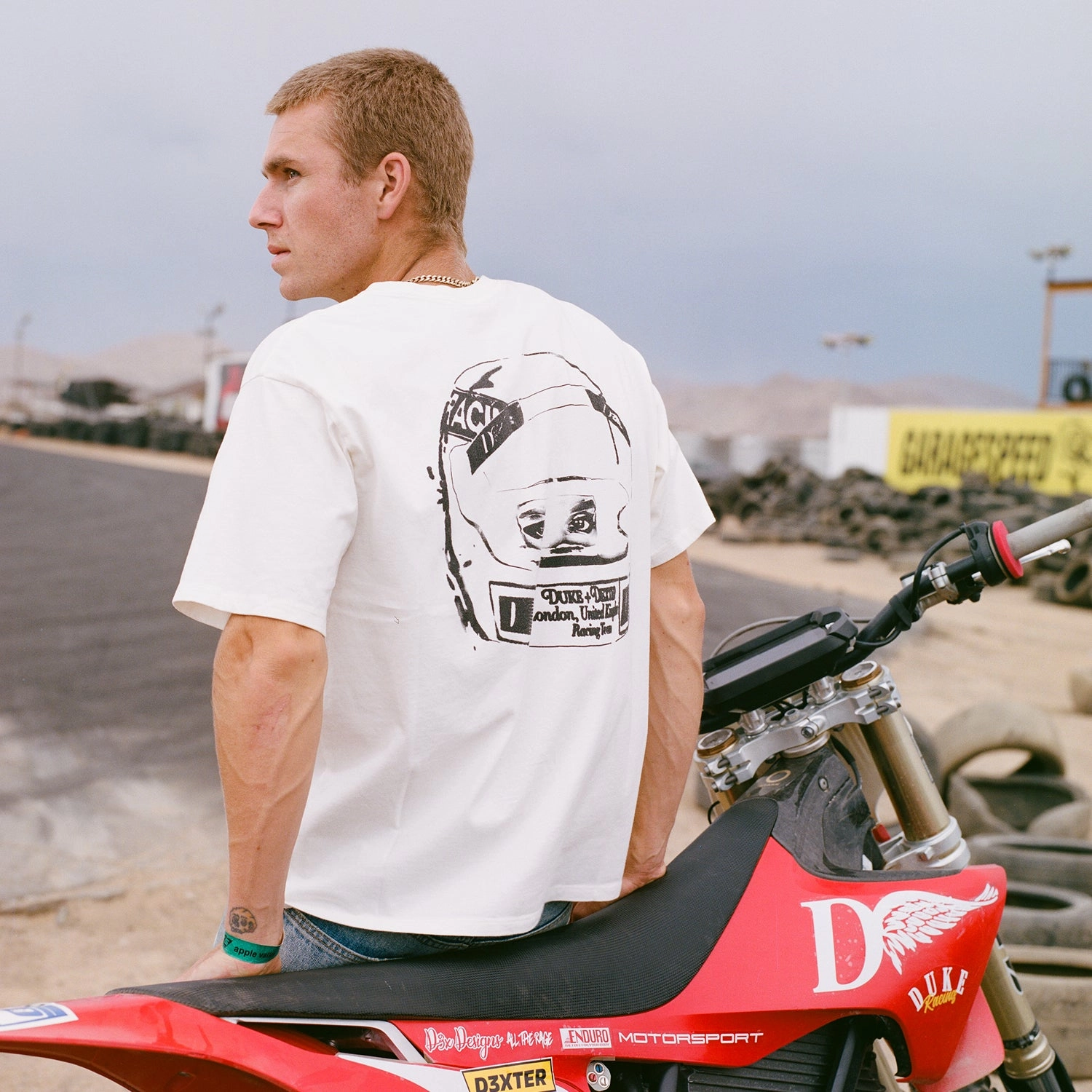 Cozy And Stylish DR3 Sketch Helmet Vintage White T-Shirt