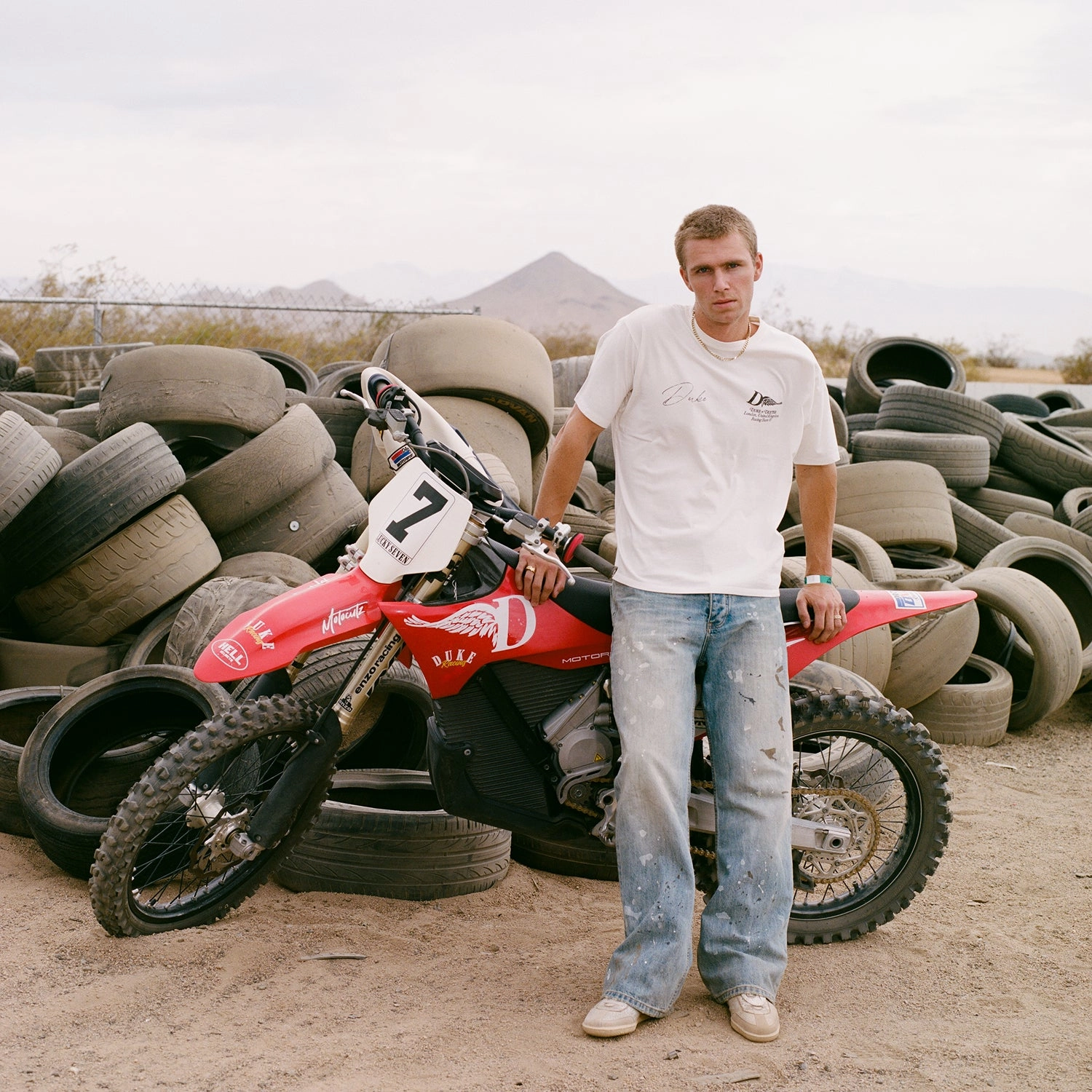 Weekend Style Trend DR3 Sketch Helmet Vintage White T-Shirt